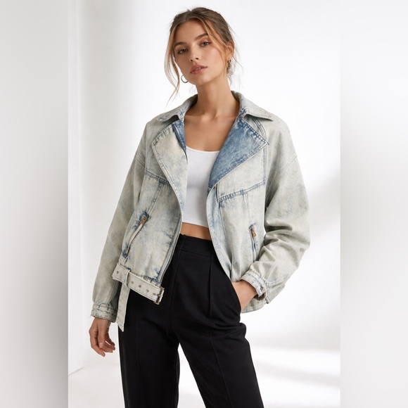 Forever 21 Jackets & Blazers - Forever 21 NWT acid wash vintage style light denim wash Jean jacket - S